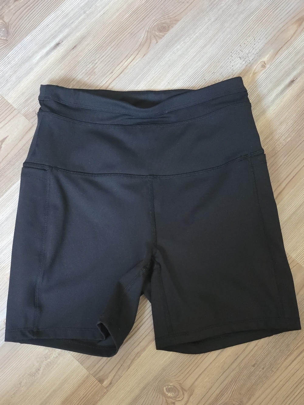 Spyder High Rise 5in Running Shorts With Dual Pockets- Small